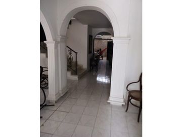 VENTA DE CASA DE DOS PISOS EN LA CASTELLANA DE MONTERA
