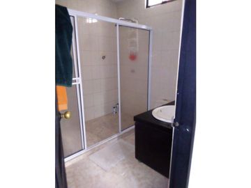 VENTA DE CASA DE DOS PISOS EN LA CASTELLANA DE MONTERA