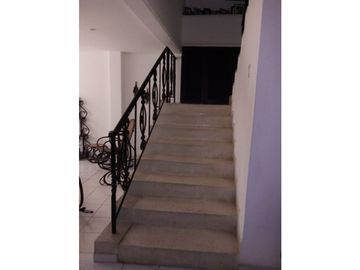 VENTA DE CASA DE DOS PISOS EN LA CASTELLANA DE MONTERA
