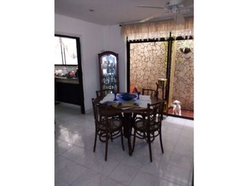VENTA DE CASA DE DOS PISOS EN LA CASTELLANA DE MONTERA