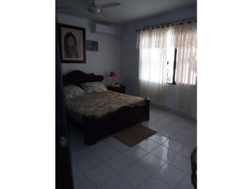 VENTA DE CASA DE DOS PISOS EN LA CASTELLANA DE MONTERA