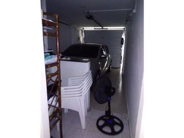 VENTA DE CASA DE DOS PISOS EN LA CASTELLANA DE MONTERA