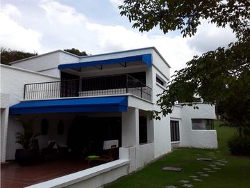VENTA HERMOSA CASA CAMPESTRE EN CONDOMINIO CERRITOS PEREIRA