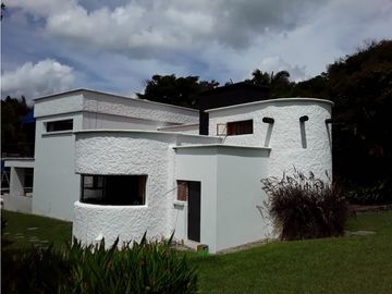 VENTA HERMOSA CASA CAMPESTRE EN CONDOMINIO CERRITOS PEREIRA