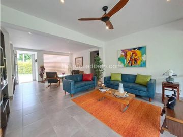 SE  VENDE ESPECTACULAR CASA EN SAN JOSE DE LAS VILLAS