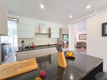 SE  VENDE ESPECTACULAR CASA EN SAN JOSE DE LAS VILLAS