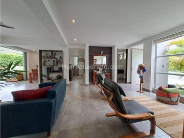 SE  VENDE ESPECTACULAR CASA EN SAN JOSE DE LAS VILLAS