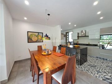 SE  VENDE ESPECTACULAR CASA EN SAN JOSE DE LAS VILLAS