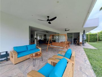 SE  VENDE ESPECTACULAR CASA EN SAN JOSE DE LAS VILLAS