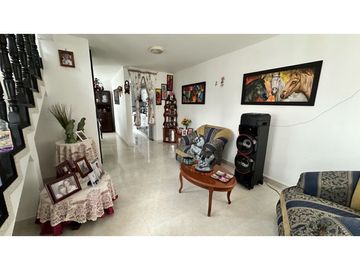 Casa esquinera a la venta en urbanización Piamonte