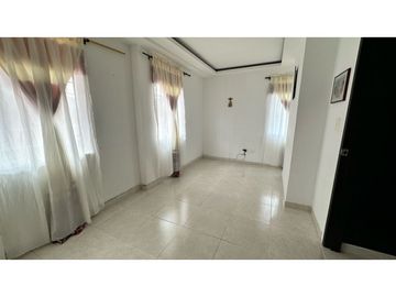 Casa esquinera a la venta en urbanización Piamonte