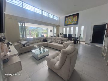 Venta Casa Campestre Calarcá Quindío Colombia COD: 8433389