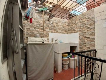 VENDO CASA EN VILLA DEL PRADO EN PASAJE