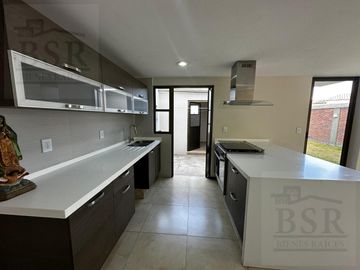 CASA EN VENTA EN VALLE DE LAS FUENTES CALIMAYA