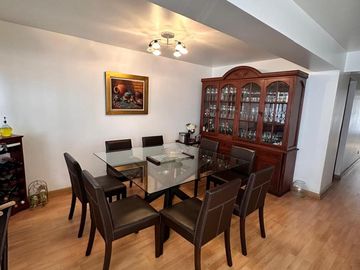 VENTA DEPARTAMENTO C/AMPLIA TERRAZA EN 2DO NIVEL, EL DERBY