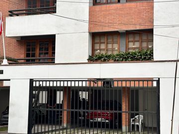VENTA DEPARTAMENTO C/AMPLIA TERRAZA EN 2DO NIVEL, EL DERBY