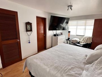 VENTA DEPARTAMENTO C/AMPLIA TERRAZA EN 2DO NIVEL, EL DERBY