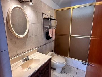 VENTA DEPARTAMENTO C/AMPLIA TERRAZA EN 2DO NIVEL, EL DERBY