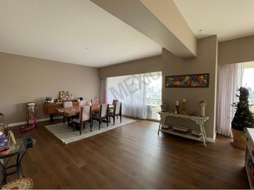 Este Departamento de 400m² en Bosque Real es la Declaración Definitiva de su Éxito y Visión de Futuro.