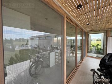 Casa en  venta al rio en Naudir- Escobar - PG
