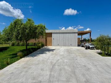 Casa en  venta al rio en Naudir- Escobar - PG