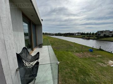 Casa en  venta al rio en Naudir- Escobar - PG