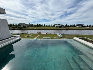 Casa en  venta al rio en Naudir- Escobar - PG