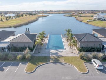 Casa en  venta al rio en Naudir- Escobar - PG