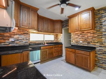 Venta Casa  4 recámaras en Margaritas Cholul ideal para oficinas
