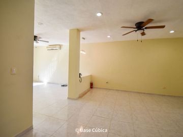 Venta Casa  4 recámaras en Margaritas Cholul ideal para oficinas