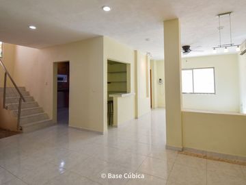 Venta Casa  4 recámaras en Margaritas Cholul ideal para oficinas