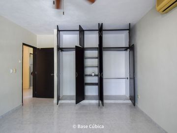 Venta Casa  4 recámaras en Margaritas Cholul ideal para oficinas