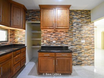 Venta Casa  4 recámaras en Margaritas Cholul ideal para oficinas