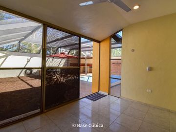 Venta Casa  4 recámaras en Margaritas Cholul ideal para oficinas