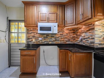 Venta Casa  4 recámaras en Margaritas Cholul ideal para oficinas
