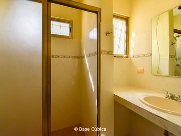 Venta Casa  4 recámaras en Margaritas Cholul ideal para oficinas