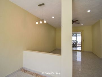 Venta Casa  4 recámaras en Margaritas Cholul ideal para oficinas