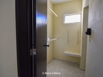 Venta Casa  4 recámaras en Margaritas Cholul ideal para oficinas