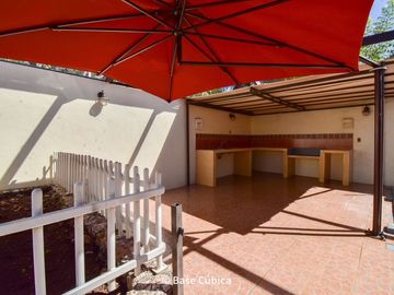 Venta Casa  4 recámaras en Margaritas Cholul ideal para oficinas