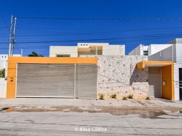 Venta Casa  4 recámaras en Margaritas Cholul ideal para oficinas