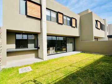 Casa en Exclusivo Condominio con Excelentes Acabado