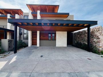 Casa en Exclusivo Condominio con Excelentes Acabado