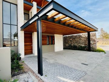 Casa en Exclusivo Condominio con Excelentes Acabado