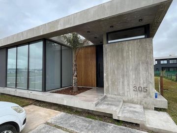 Casa en VENTA con renta-Barrio San Felipe-CANNING