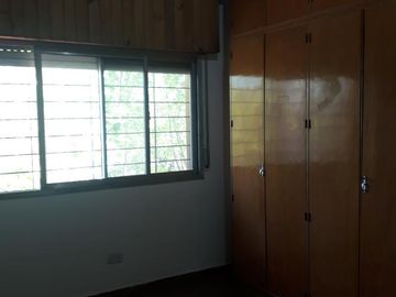 Casa 5 ambientes en venta en  Quilmes Oeste
