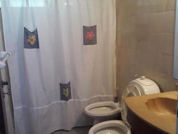 Casa 5 ambientes en venta en  Quilmes Oeste
