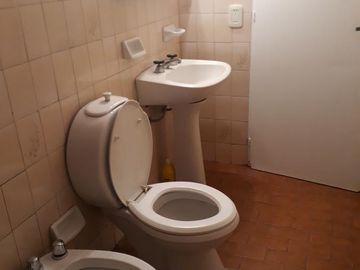 Casa 5 ambientes en venta en  Quilmes Oeste