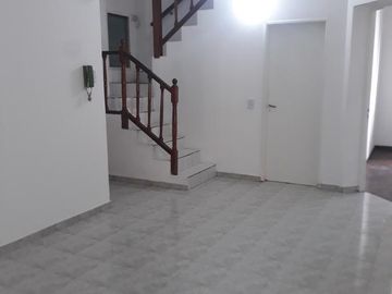 Casa 5 ambientes en venta en  Quilmes Oeste