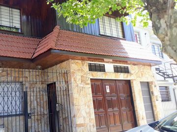 Casa 5 ambientes en venta en  Quilmes Oeste