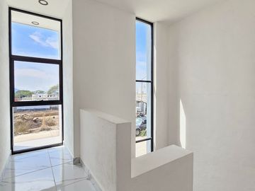 CASA 2 PLANTAS, 2 RECÁMARAS, 2.5 BAÑOS, COCHERA PARA 2 AUTOS, COCINA INTEGRAL.